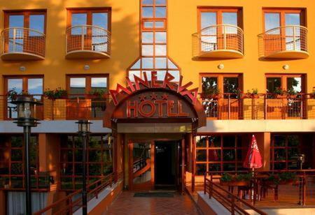 Hotel Minerva Mosonmagyaróvár المظهر الخارجي الصورة